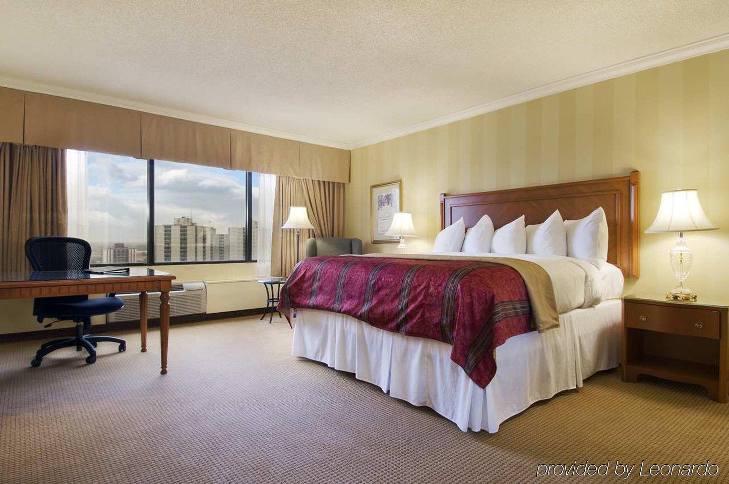 Doubletree By Hilton London Hotel Room photo