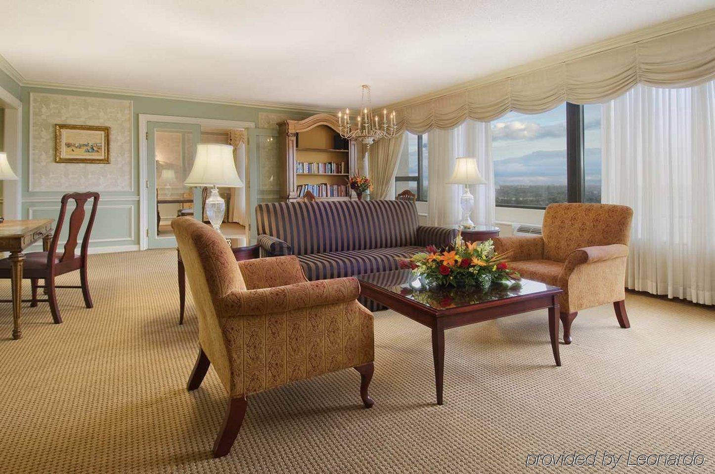 Doubletree By Hilton London Hotel Interior photo